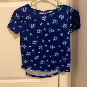 T-shirt with crisscross in the back